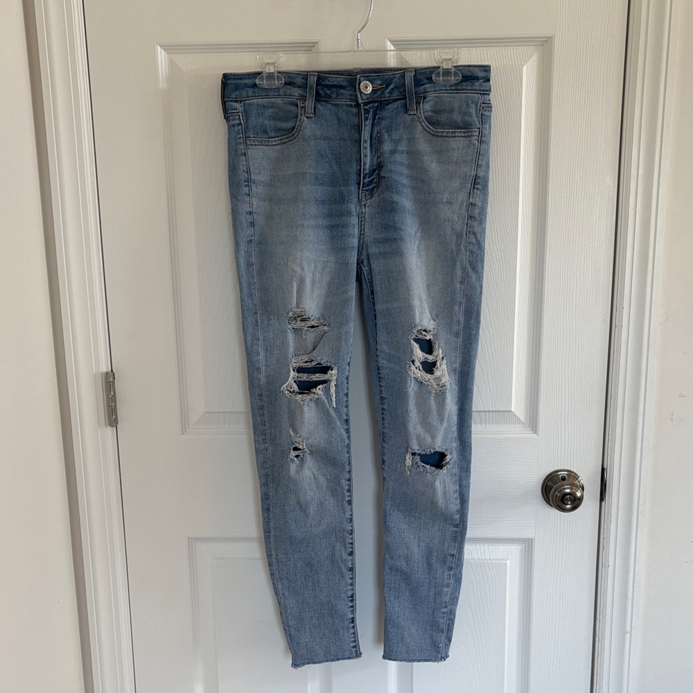 American Eagle Outfitters Light Blue Distressed Skinny Jeans